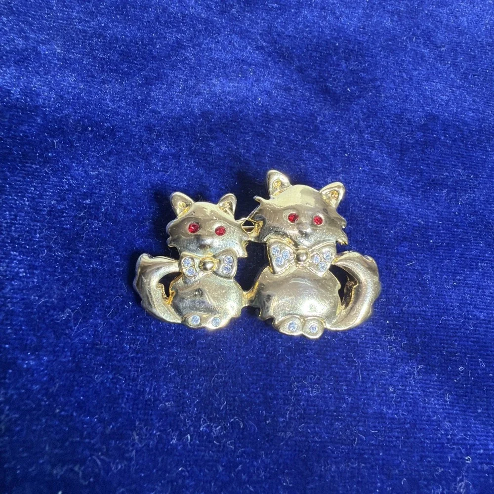 Vtg Figural Brooch Kitten Cat Red Clear Rhinestone Gold Tone